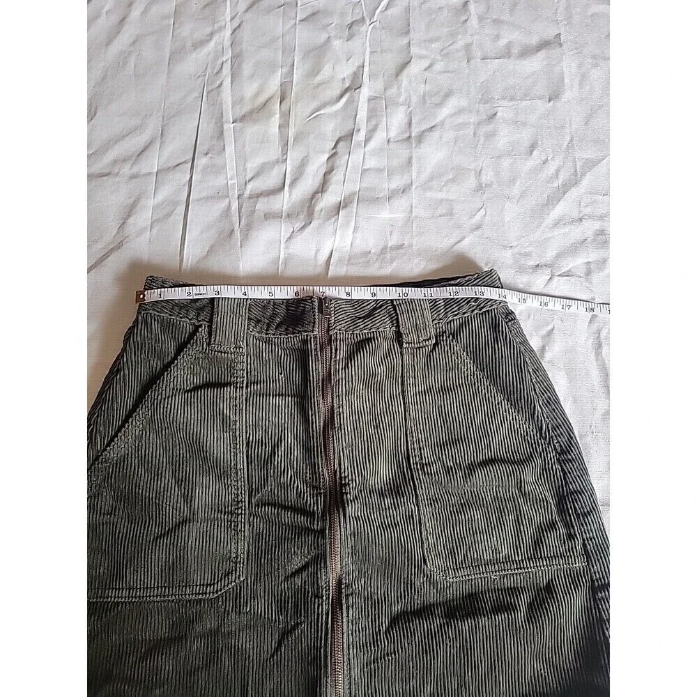 Hollister Dark Green Corduroy Skirt Size 9 Front Zip Junior Ultra High Rise